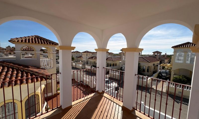 Master bedroom in villa for sale in Algorfa