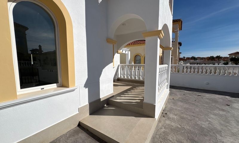 Dining area in villa for sale in Algorfa