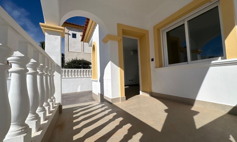 Bedroom in villa for sale in Algorfa