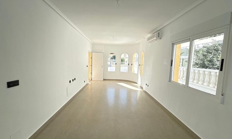 Living room in villa for sale in Algorfa