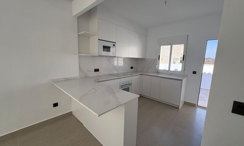 Master bedroom in villa for sale in Algorfa
