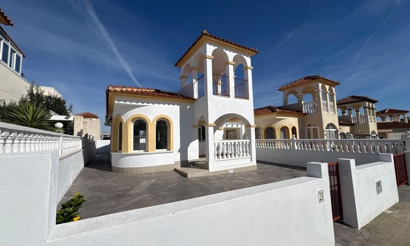 Bedroom in villa for sale in Algorfa
