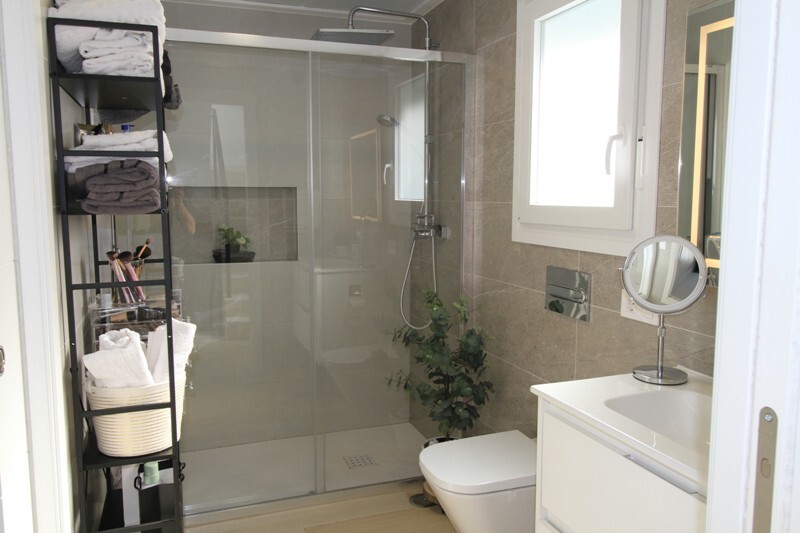 Bathroom in terraced for sale in Avileses