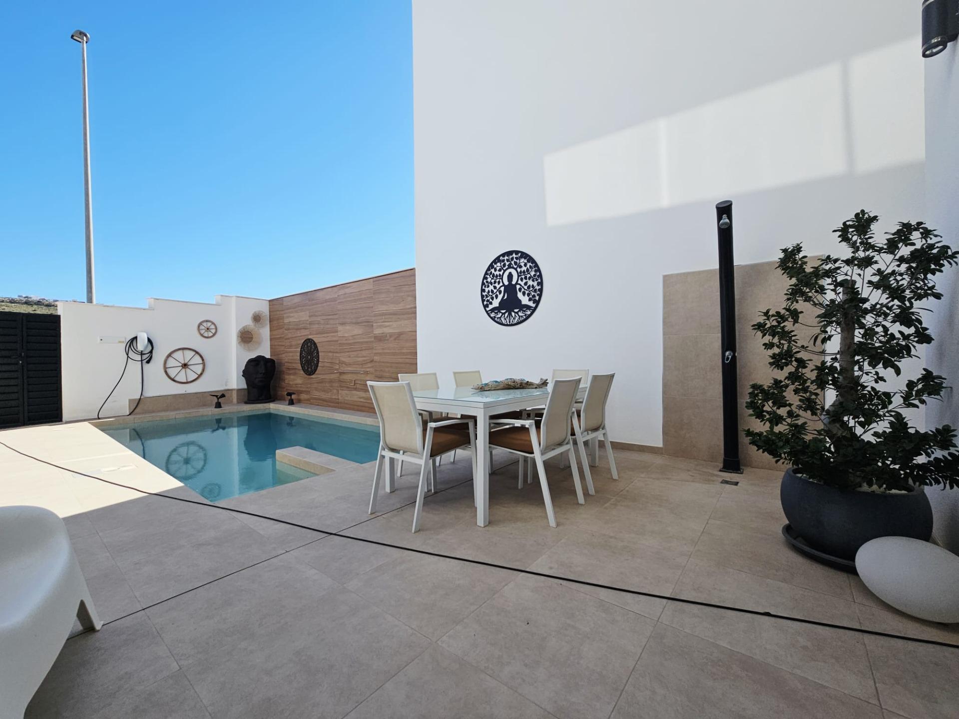 Pool area in villa for sale in Benijofar