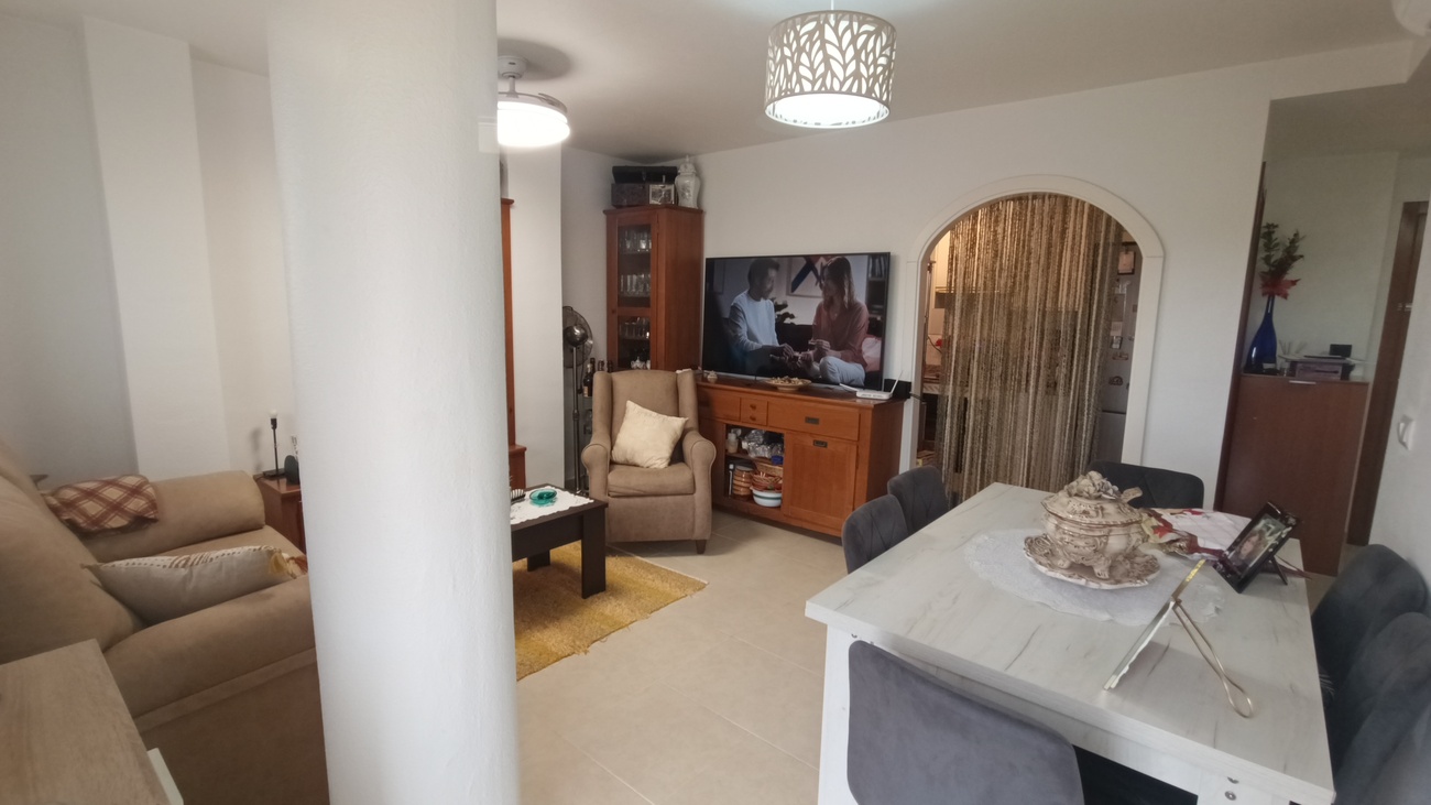 Spacious Penthouse Apartment with Expansive Terrace in SucinaThis bright and spacious penthouse apar