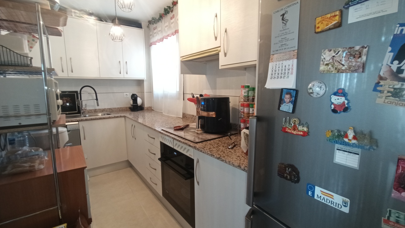 Spacious Penthouse Apartment with Expansive Terrace in SucinaThis bright and spacious penthouse apar