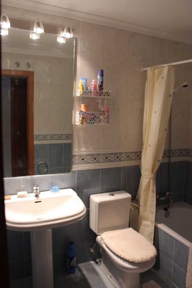 Master bedroom in apartment for sale in Denia
