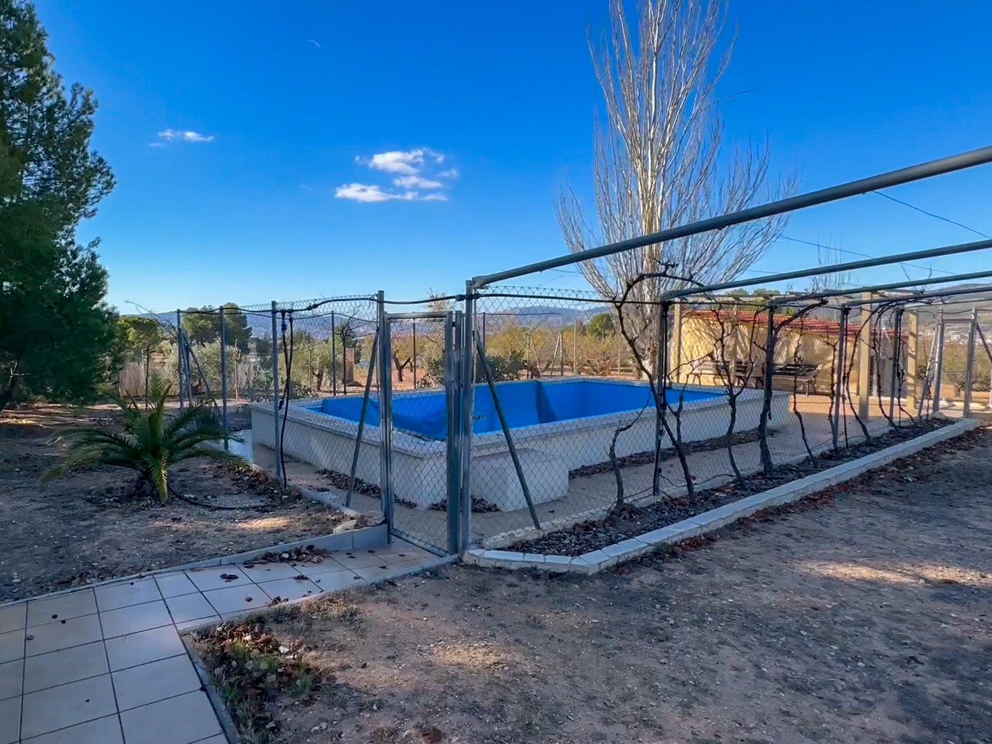 Bedroom in land for sale in Ibi