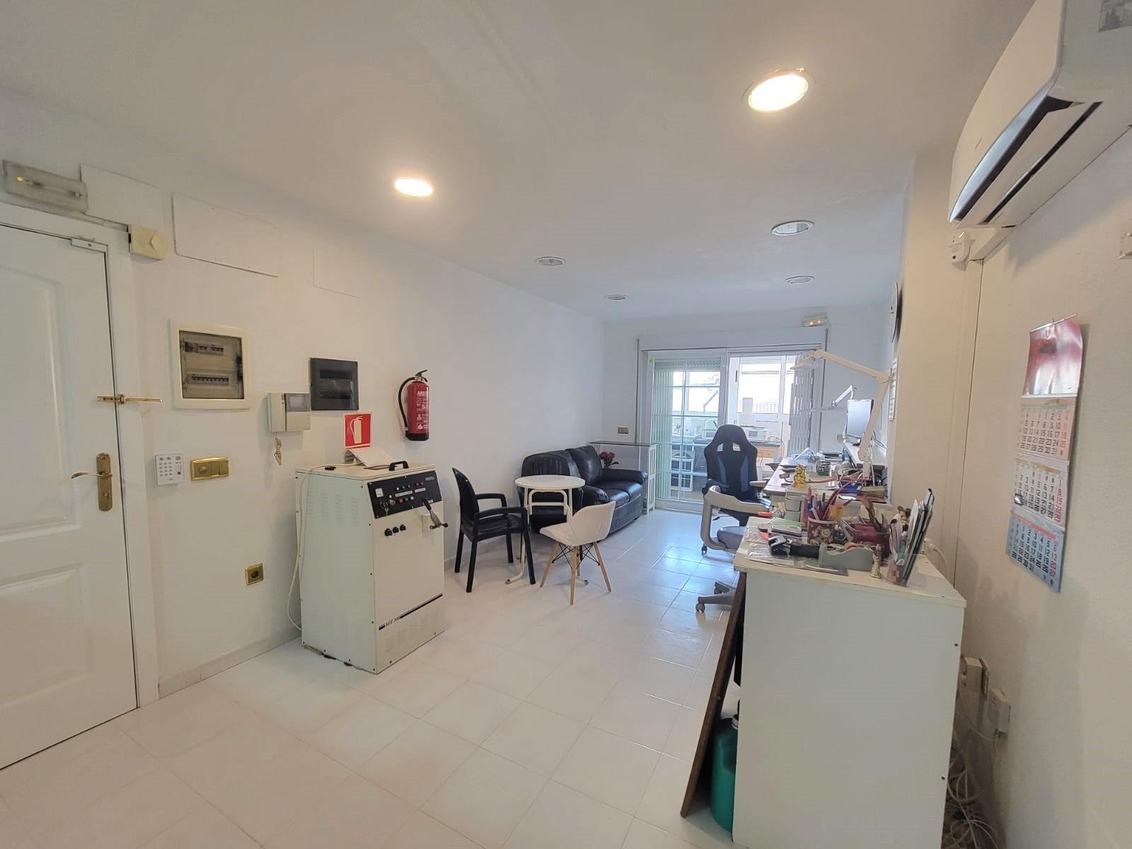 Spacious apartment in the center of Torrevieja, approximately 750 meters from the “Playa del Cura” a