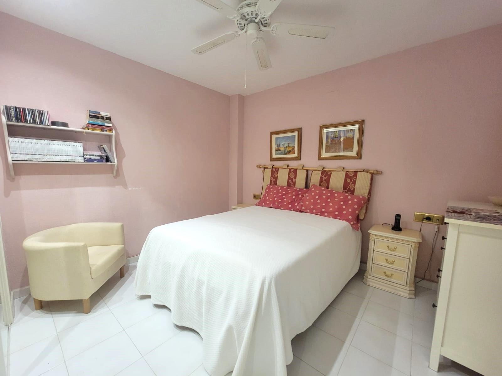 Spacious apartment in the center of Torrevieja, approximately 750 meters from the “Playa del Cura” a