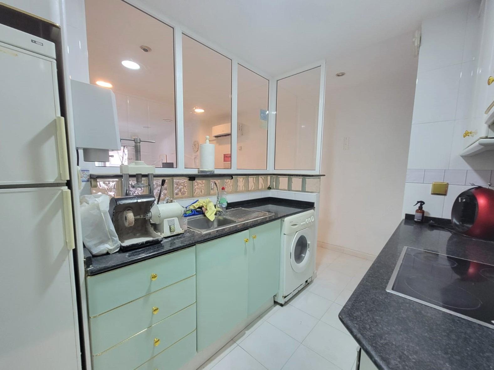 Spacious apartment in the center of Torrevieja, approximately 750 meters from the “Playa del Cura” a