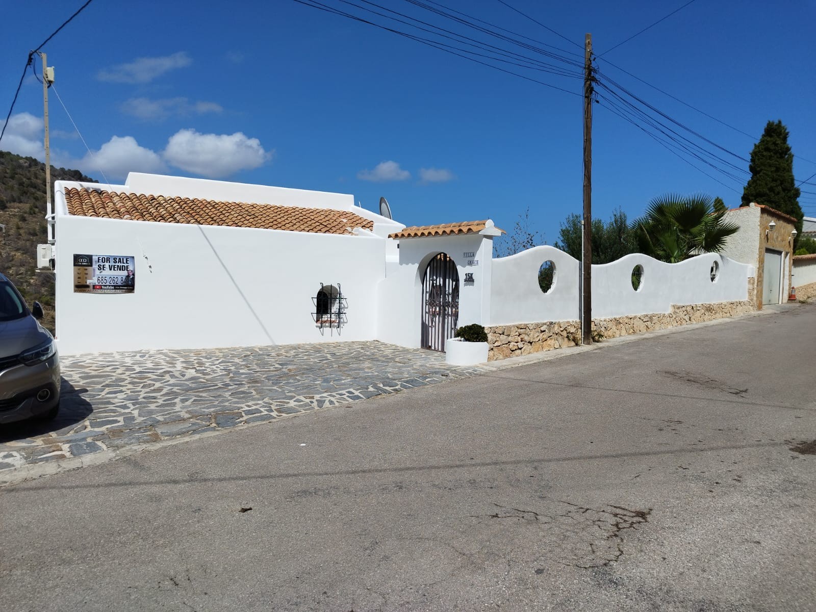 Master bedroom in villa for sale in Calpe