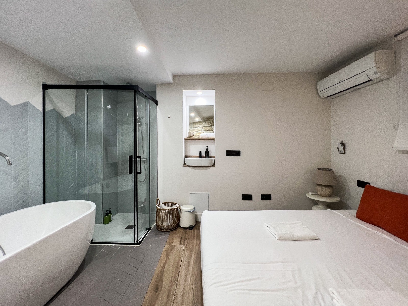 Bathroom in apartment for sale in Alicante