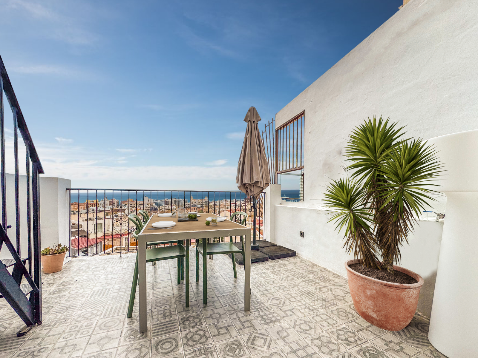Bedroom in apartment for sale in Alicante