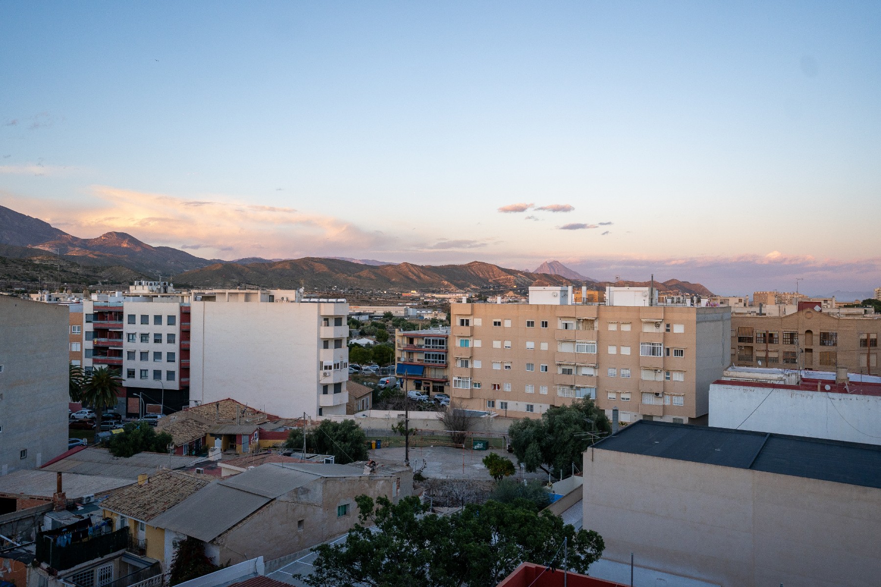 Living room in apartment for sale in El Campello