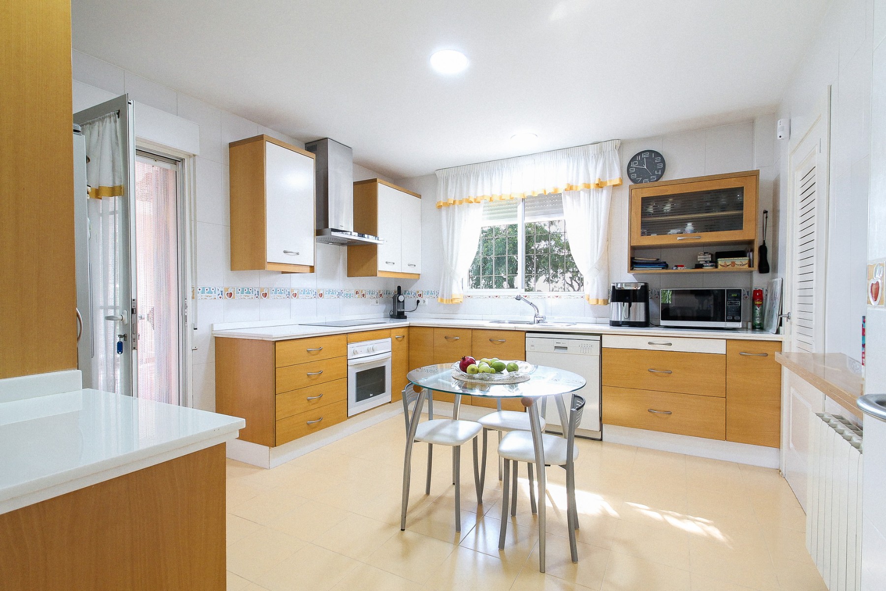 Master bedroom in villa for sale in San Vicente del Raspeig