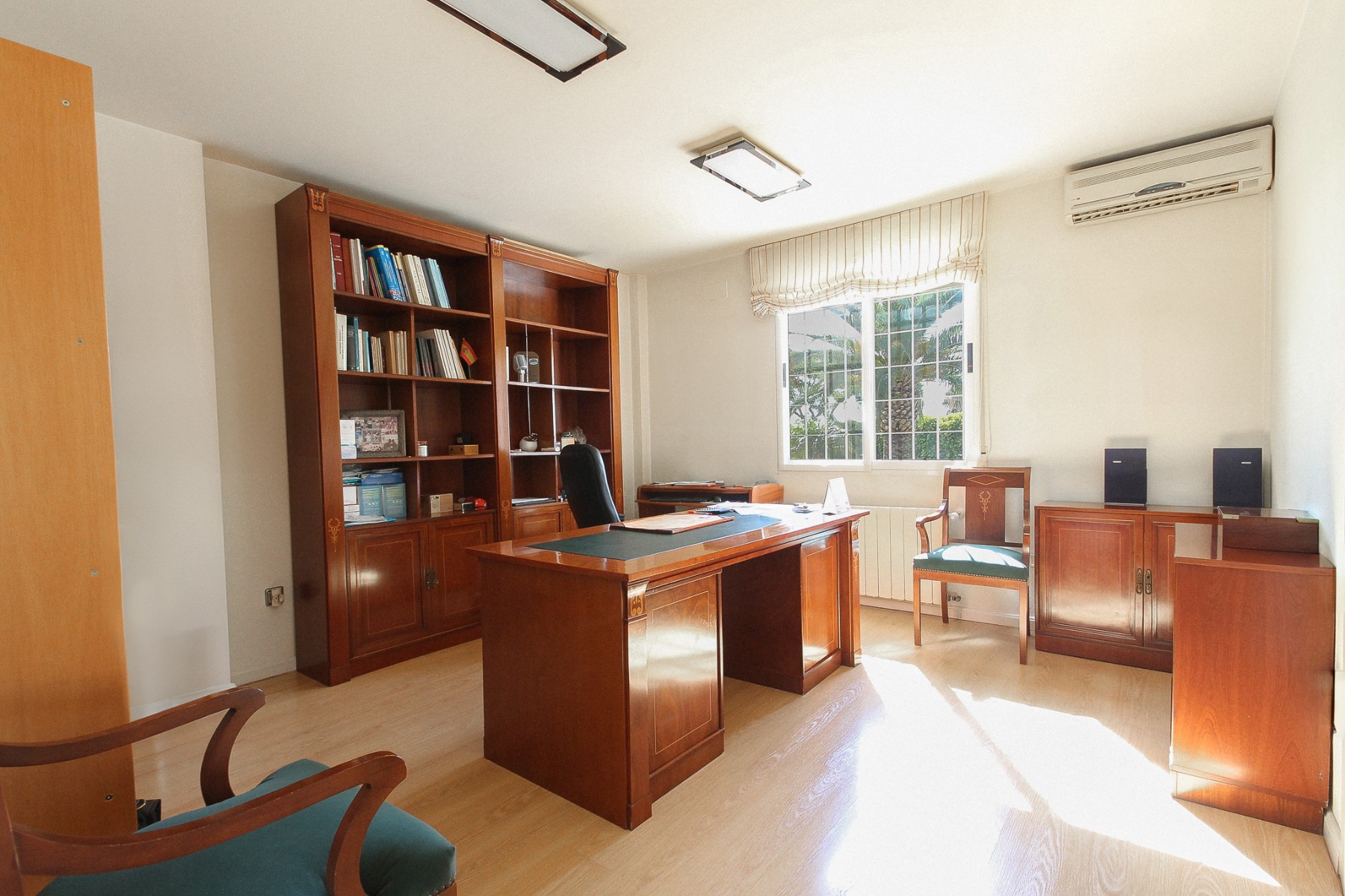 Bedroom in villa for sale in San Vicente del Raspeig
