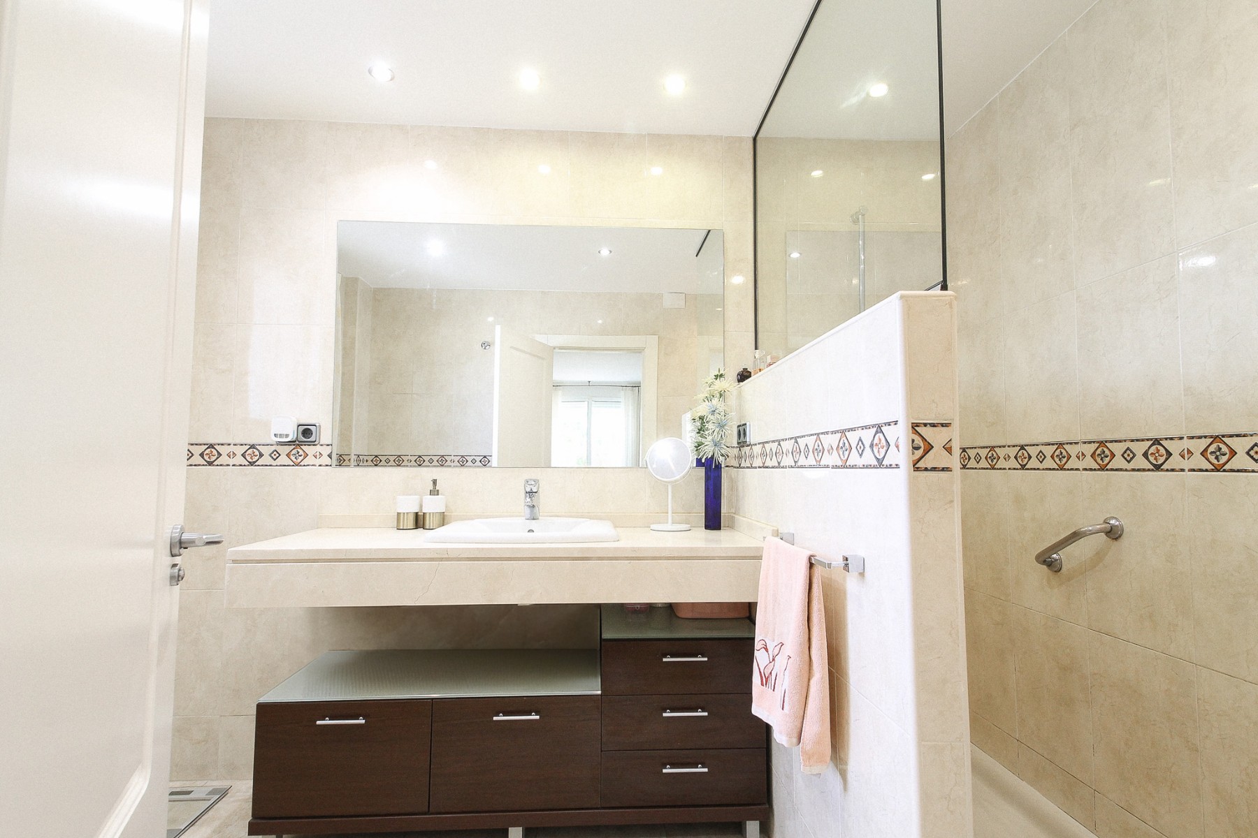 Bathroom in villa for sale in San Vicente del Raspeig