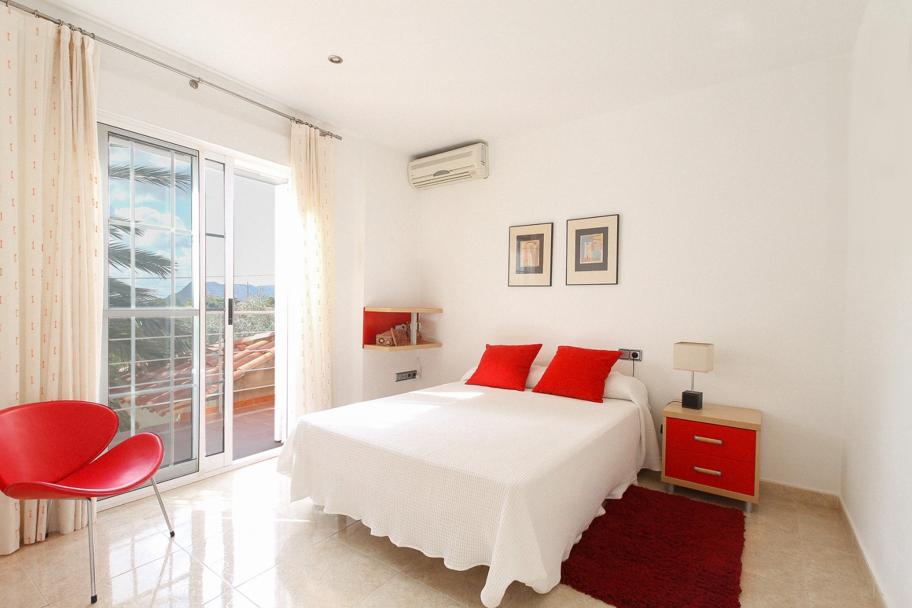 Bedroom in villa for sale in San Vicente del Raspeig