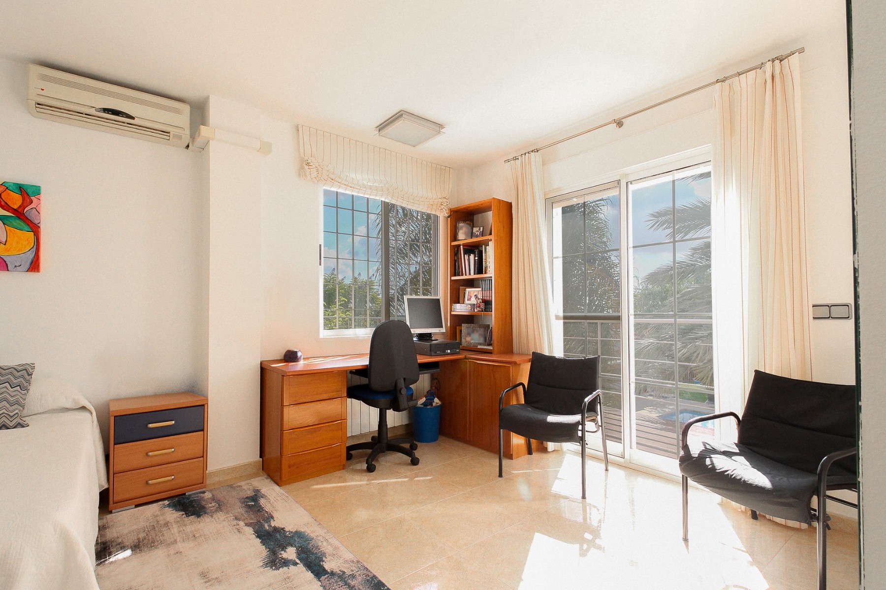 Living room in villa for sale in San Vicente del Raspeig