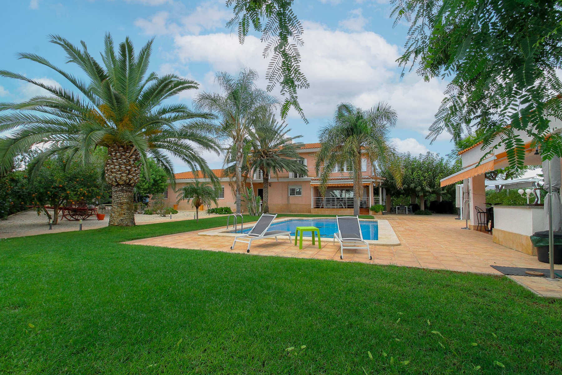 Terrace in villa for sale in San Vicente del Raspeig