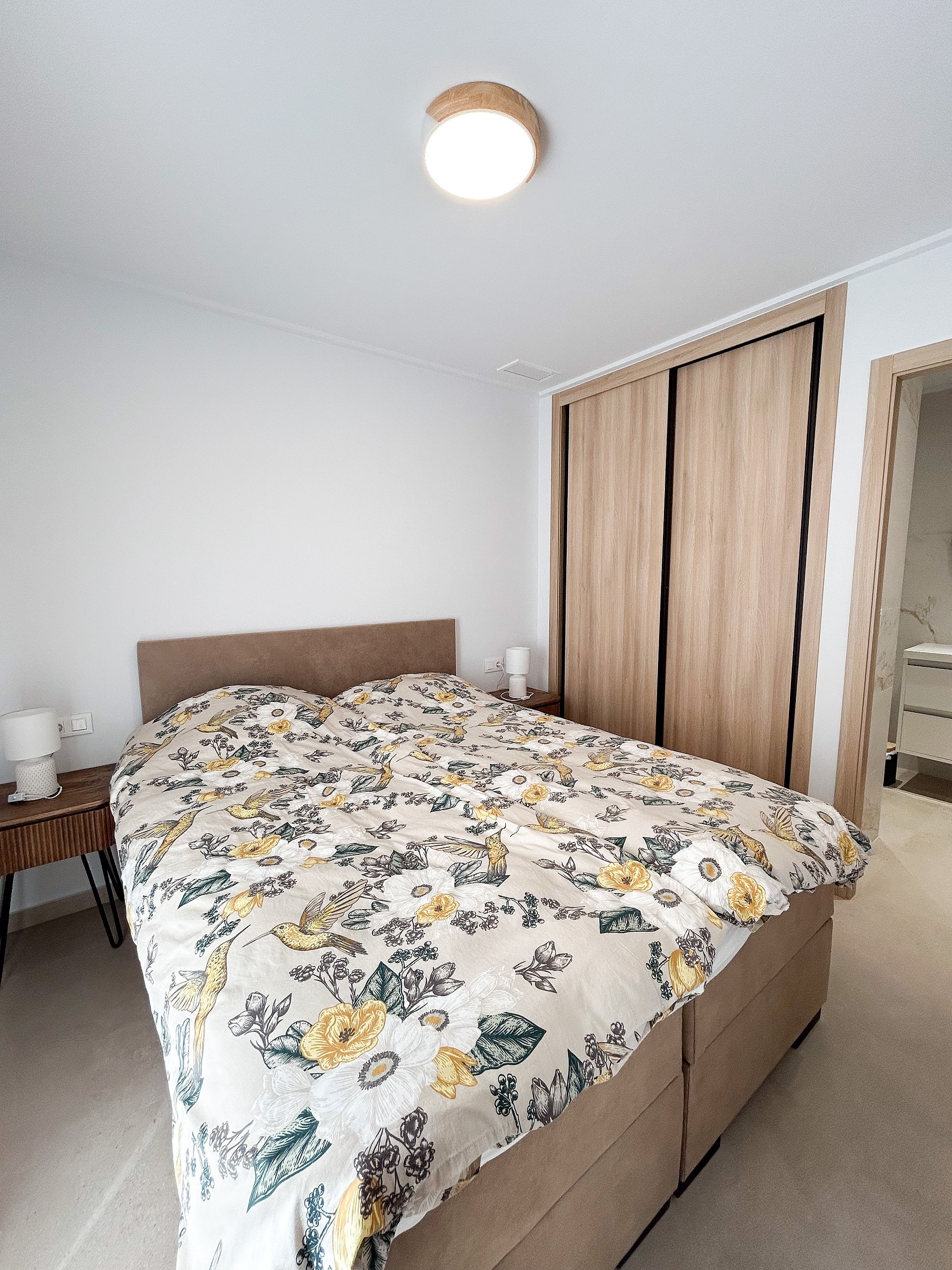 Master bedroom in apartment for sale in El Raso