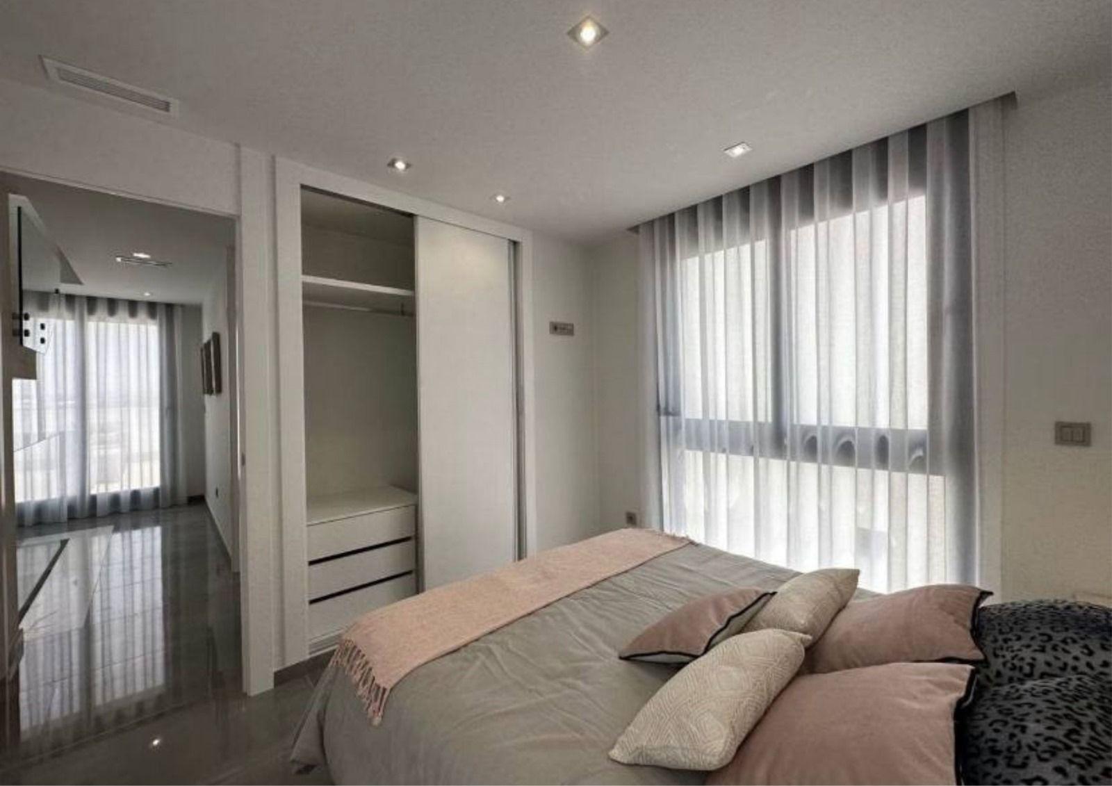 Bathroom in villa for sale in Torrevieja