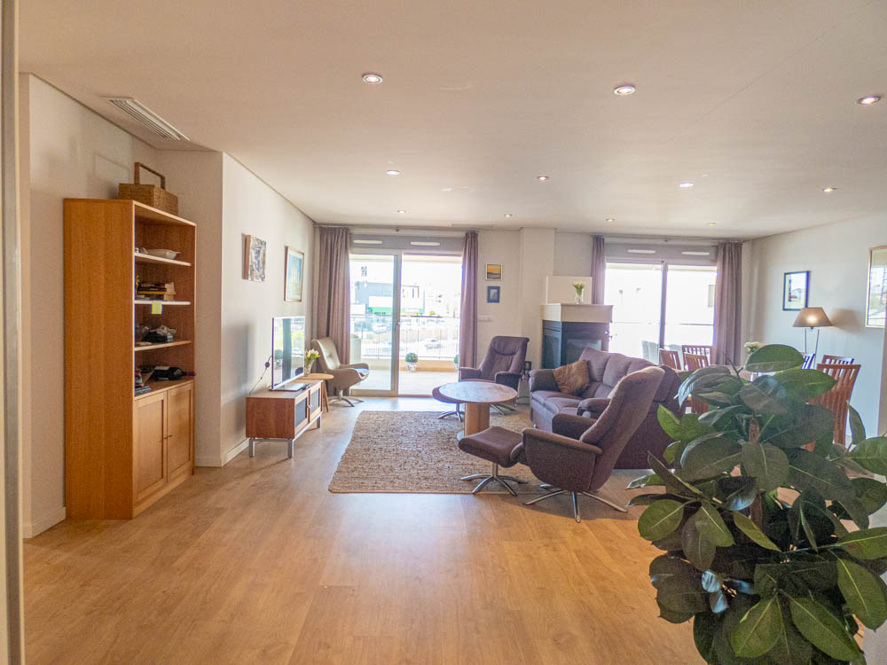 Here is a fantastic opportunity to purchase something different to every other apartment in the ALTO