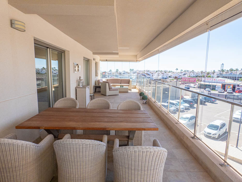 Bedroom in apartment for sale in Los Dolses