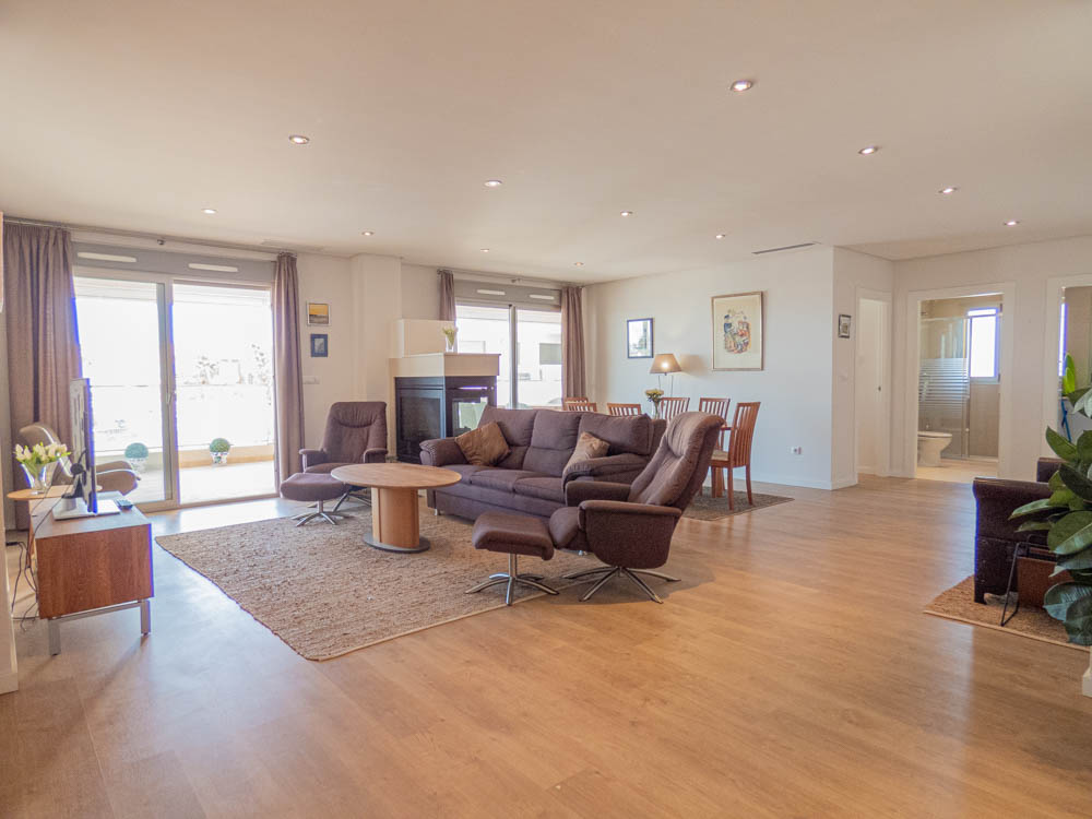 Here is a fantastic opportunity to purchase something different to every other apartment in the ALTO
