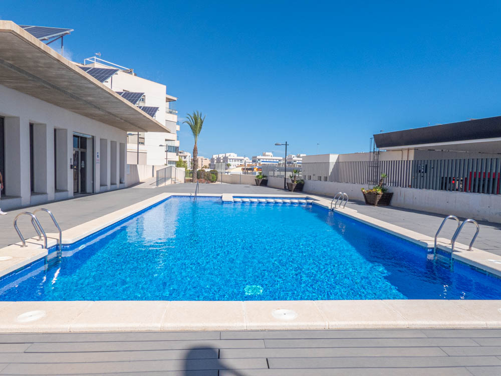 Master bedroom in apartment for sale in Los Dolses