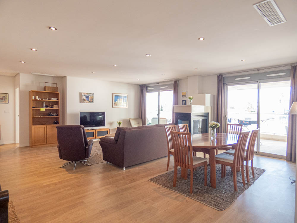 Here is a fantastic opportunity to purchase something different to every other apartment in the ALTO