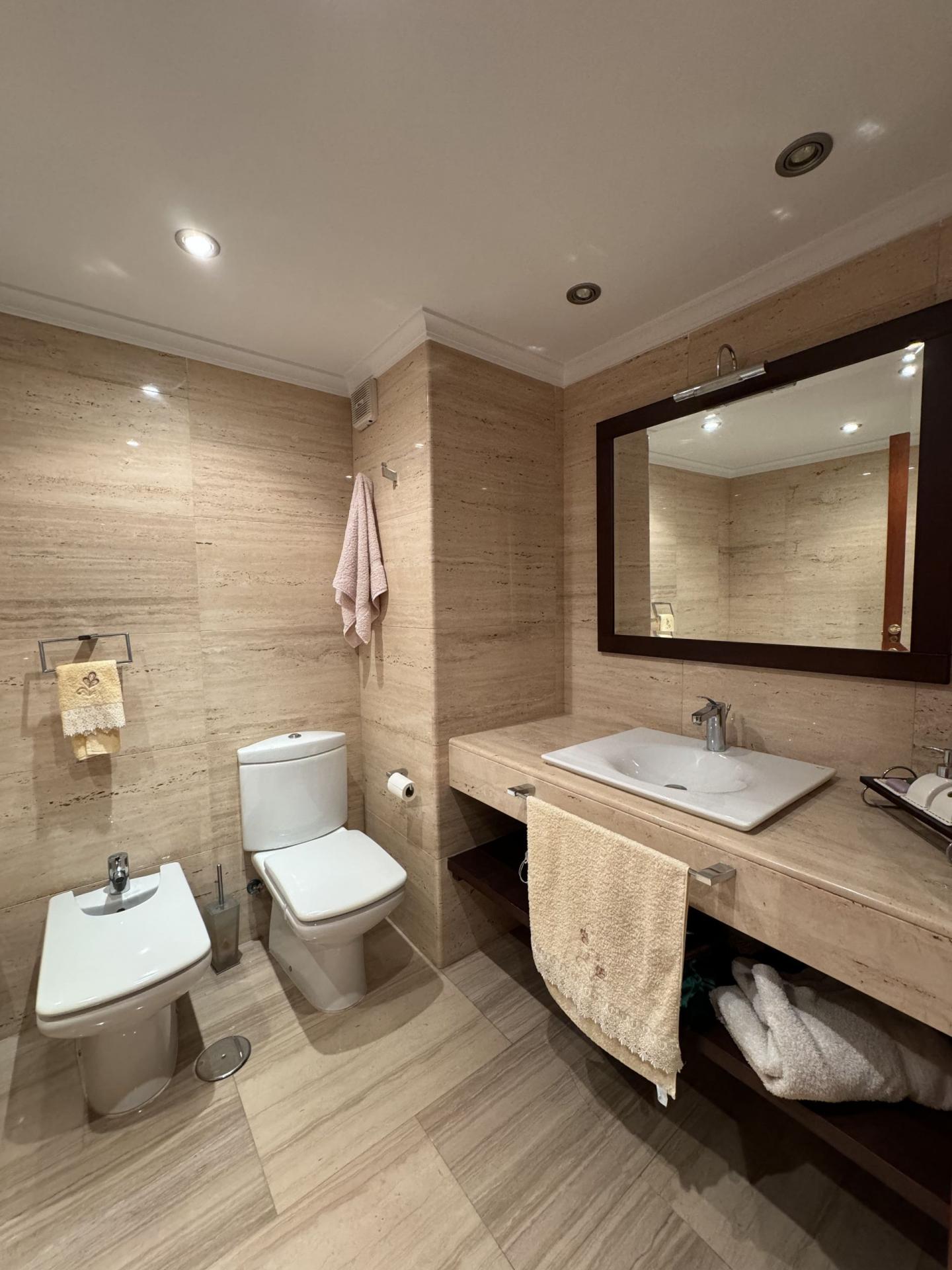 Bedroom in apartment for sale in Torrevieja