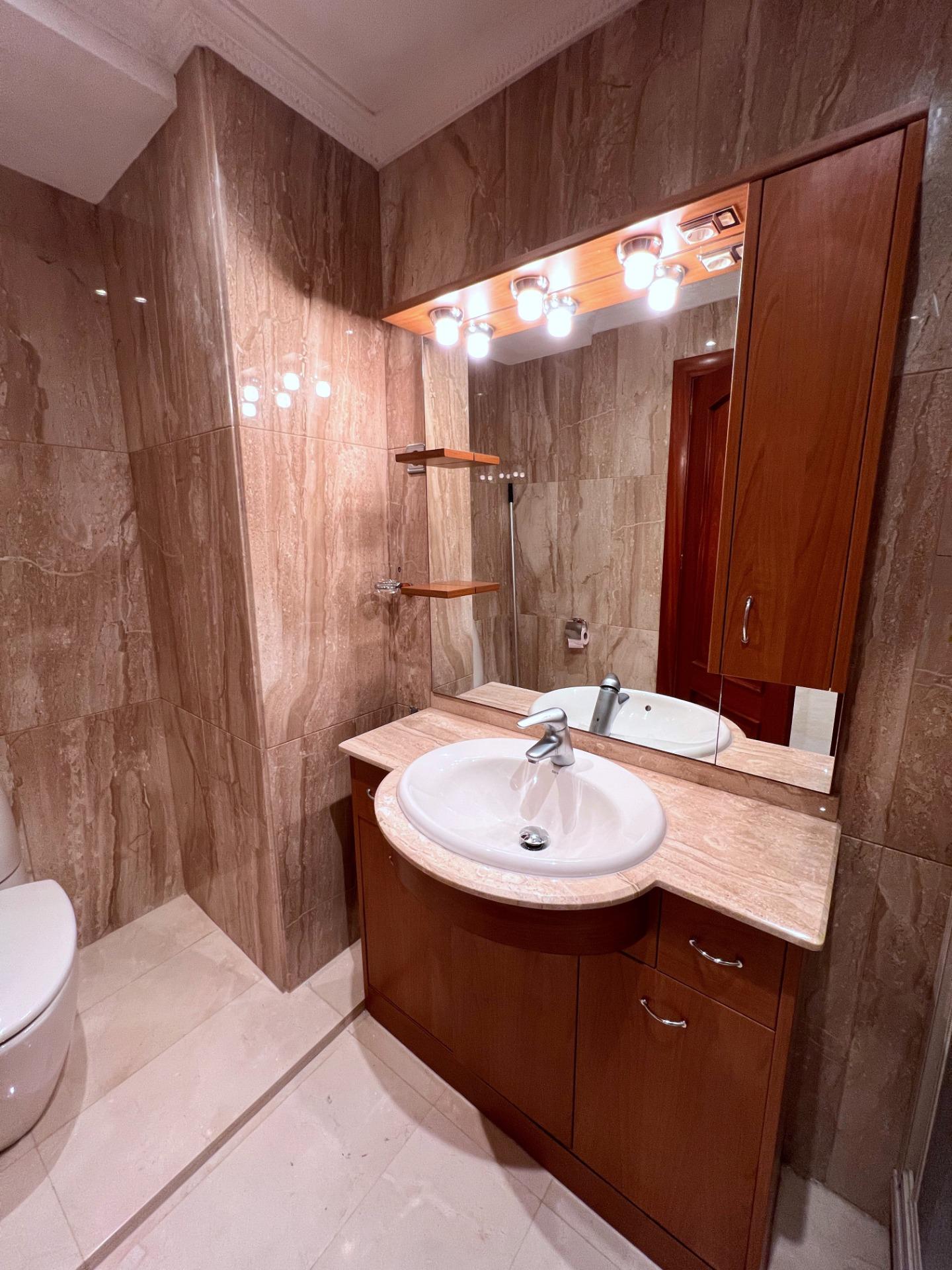 Bathroom in duplex for sale in Torrevieja