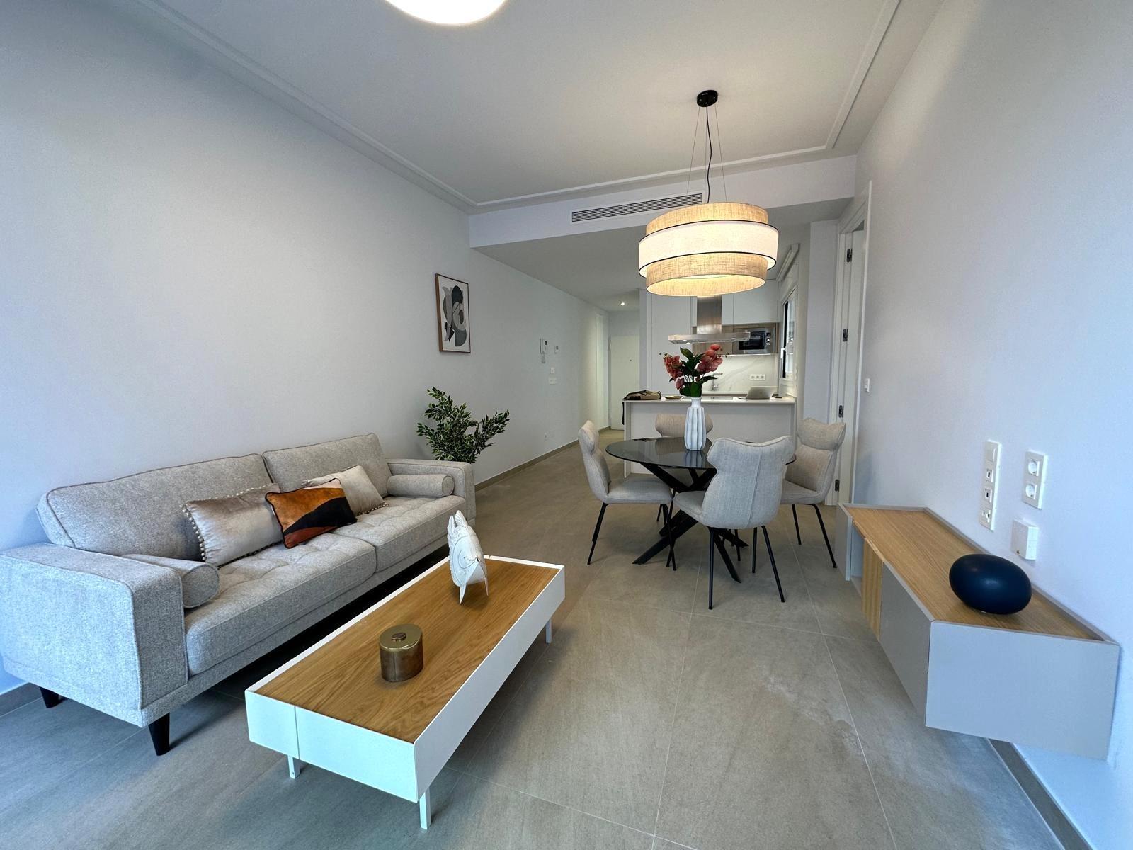 Modern apartment with exclusive pool in Torrevieja, near Playa de Los Locos This stylish and modern