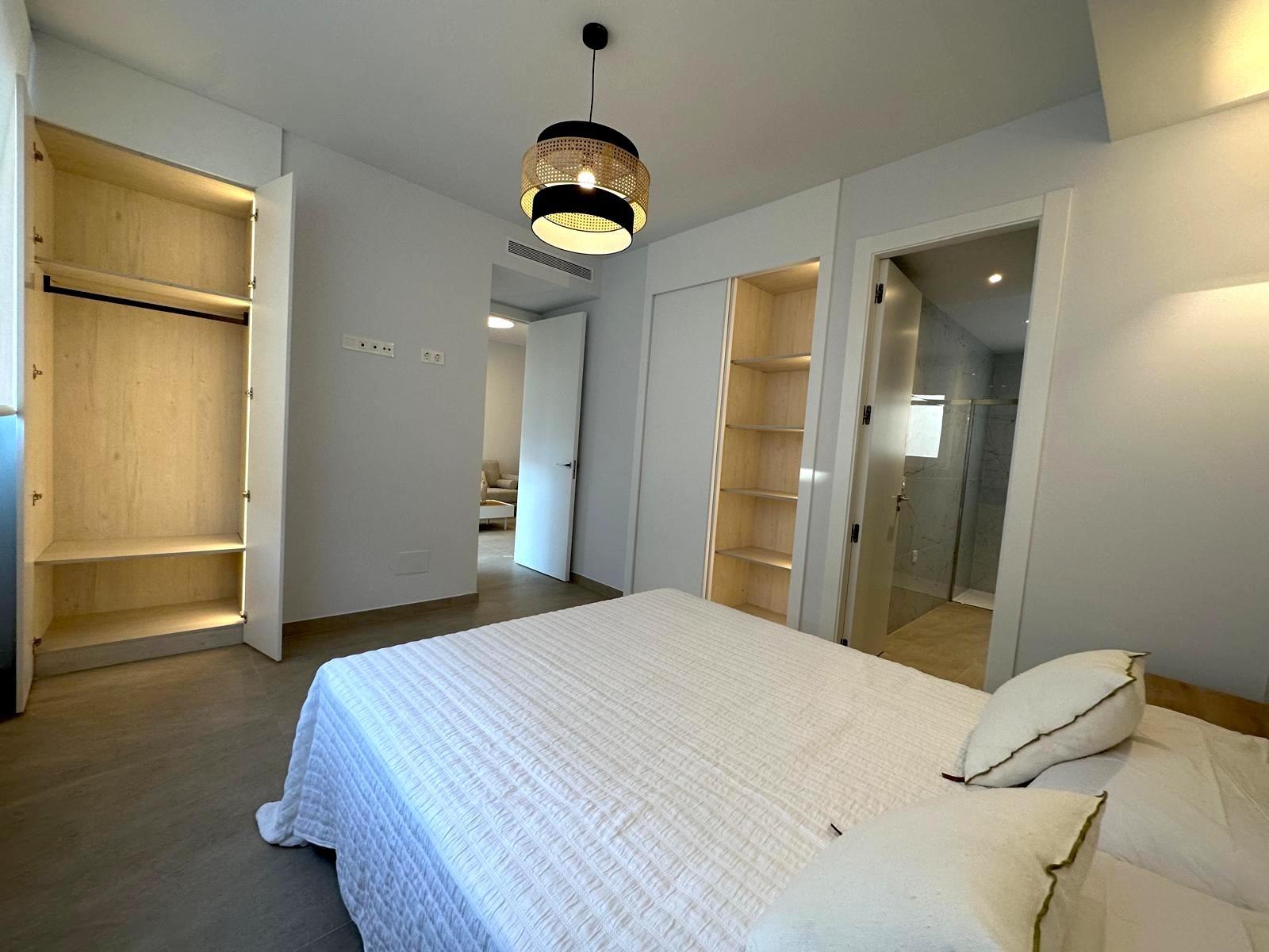 Modern apartment with exclusive pool in Torrevieja, near Playa de Los Locos This stylish and modern