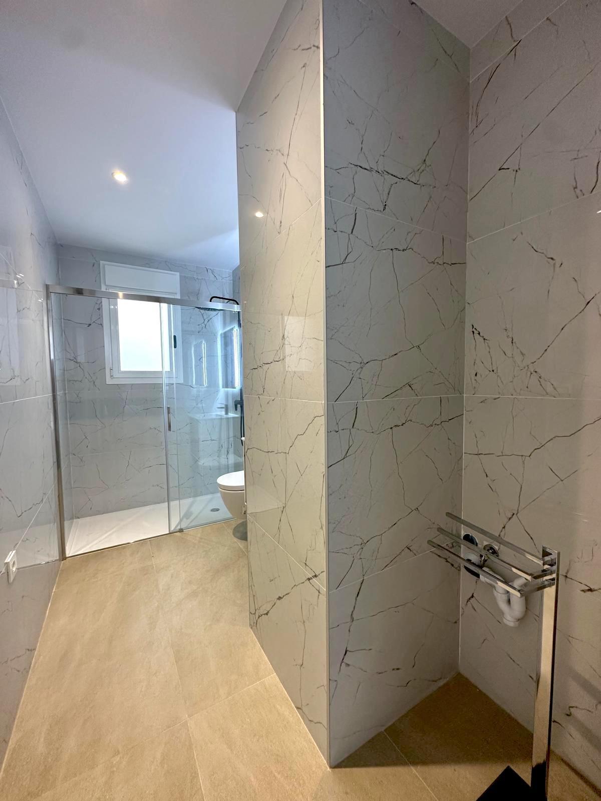 Bedroom in apartment for sale in Torrevieja