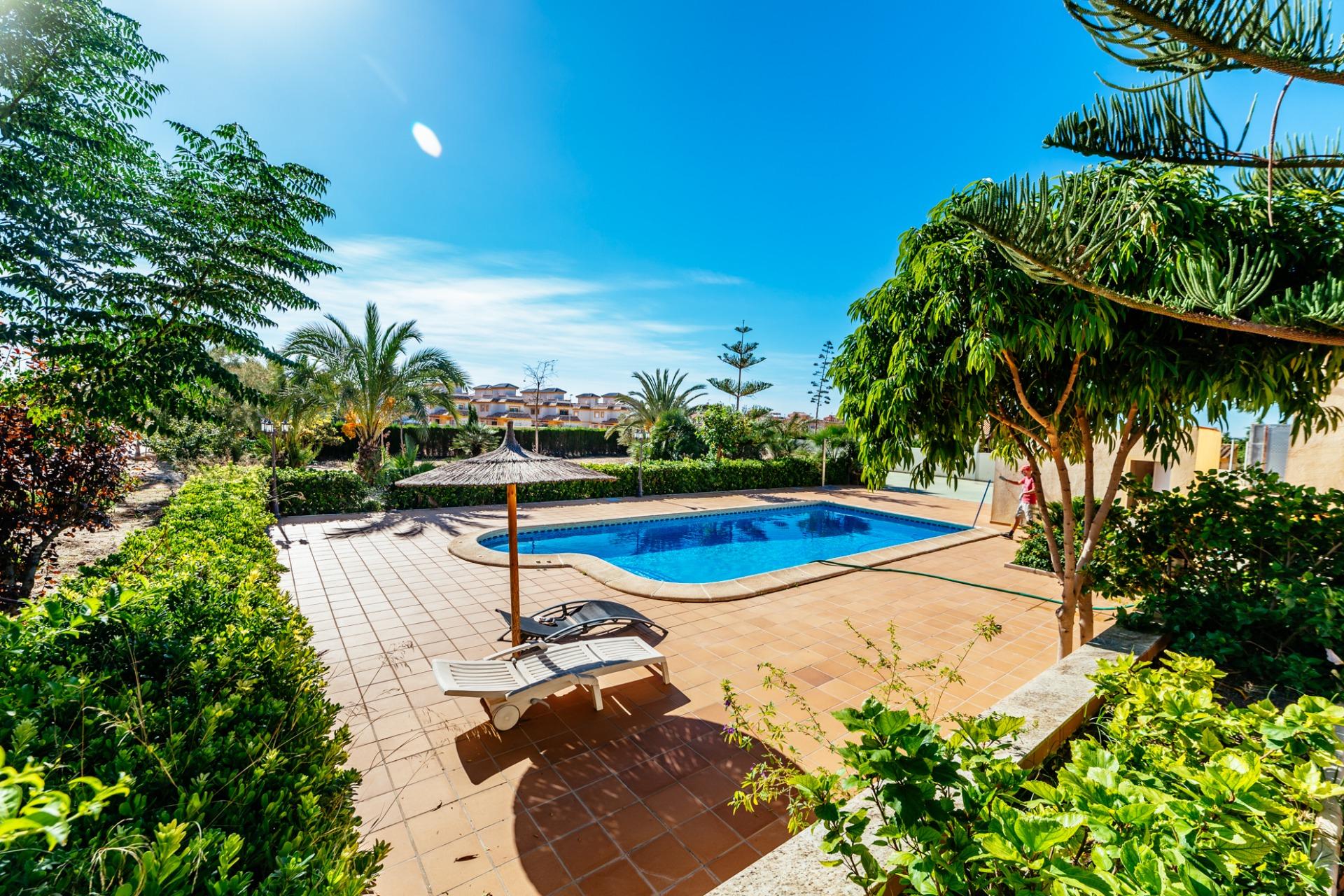 Villa with land fruit-trees for sale in Los Montesinos (Alicante)
