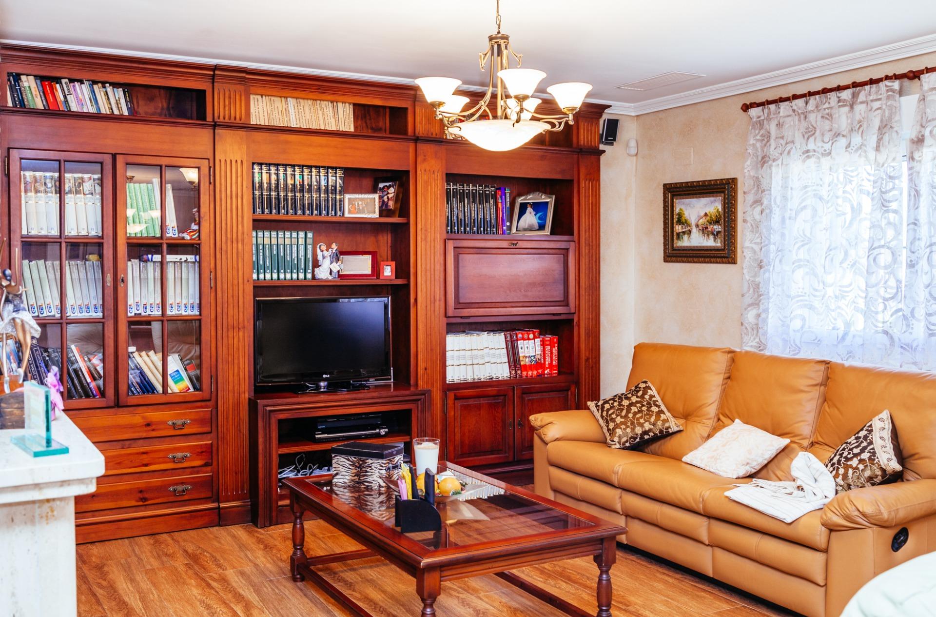 Master bedroom in villa for sale in Los Montesinos