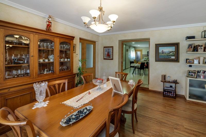 Master bedroom in villa for sale in Los Montesinos