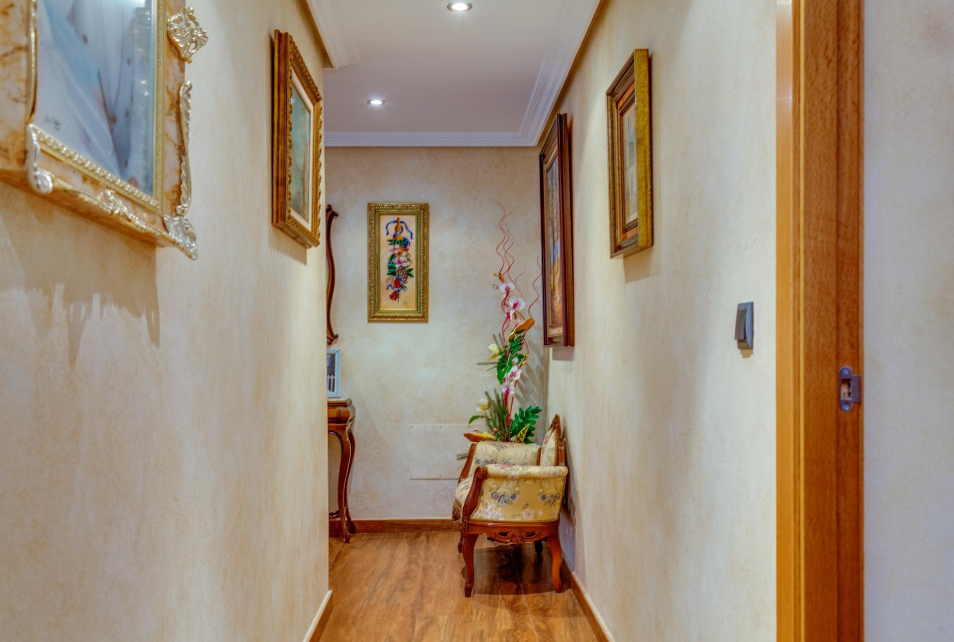 Garden in villa for sale in Los Montesinos