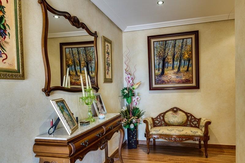 Bedroom in villa for sale in Los Montesinos