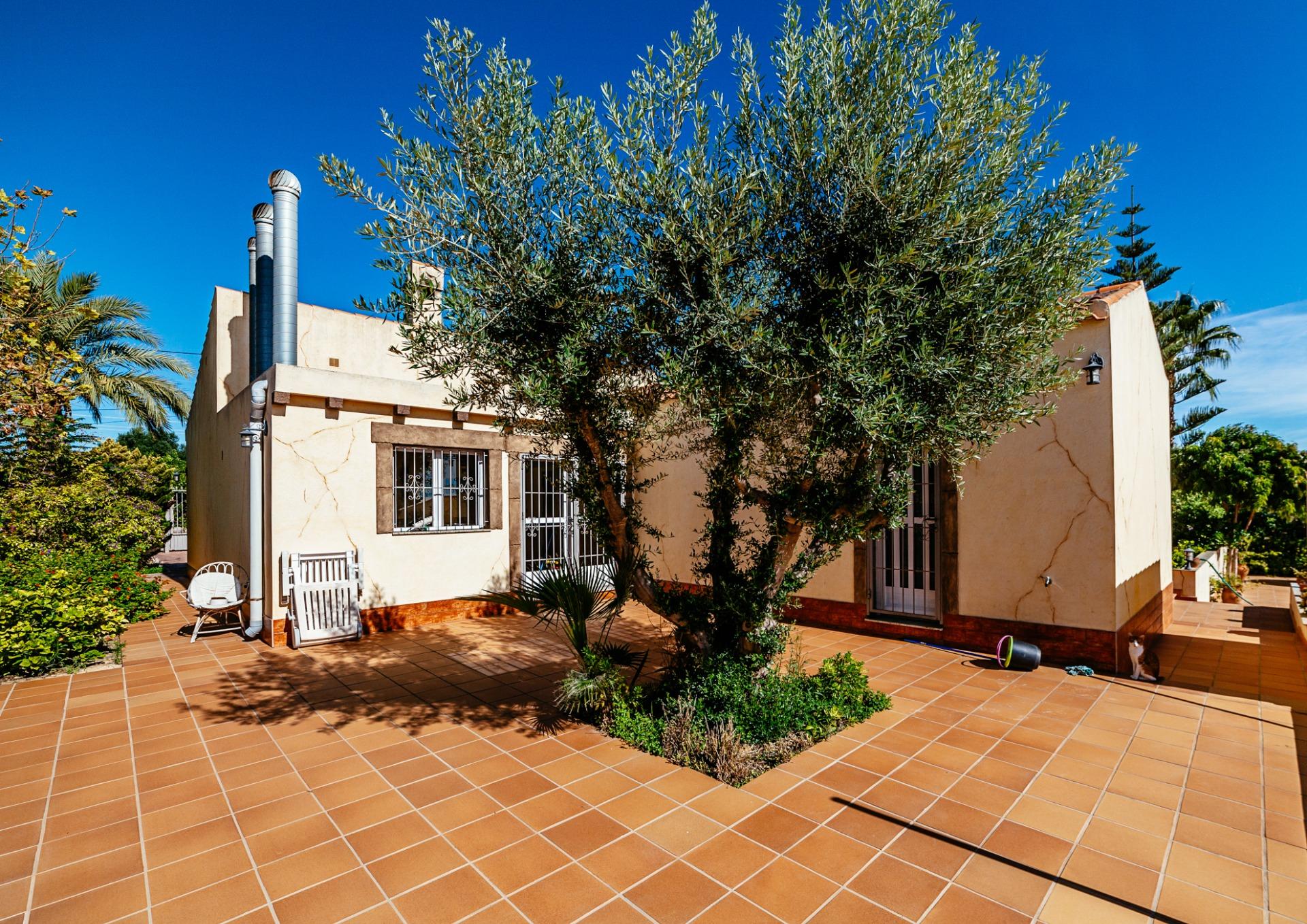 Terrace in villa for sale in Los Montesinos
