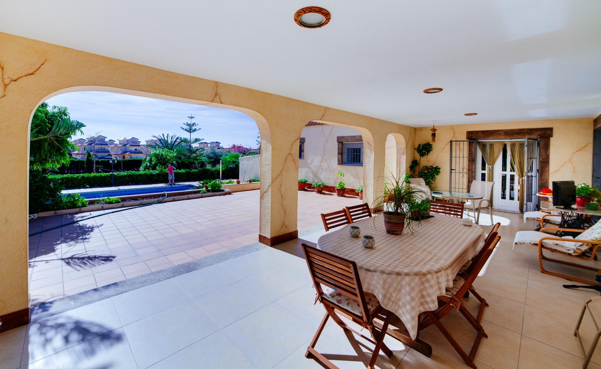 Dining area in villa for sale in Los Montesinos