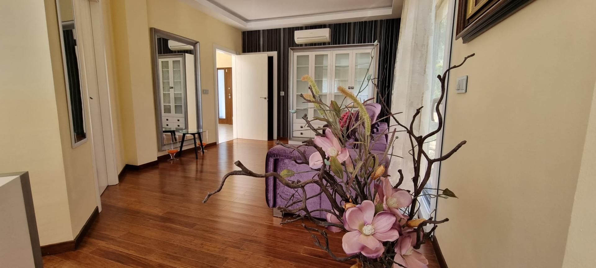 Master bedroom in villa for sale in Altea