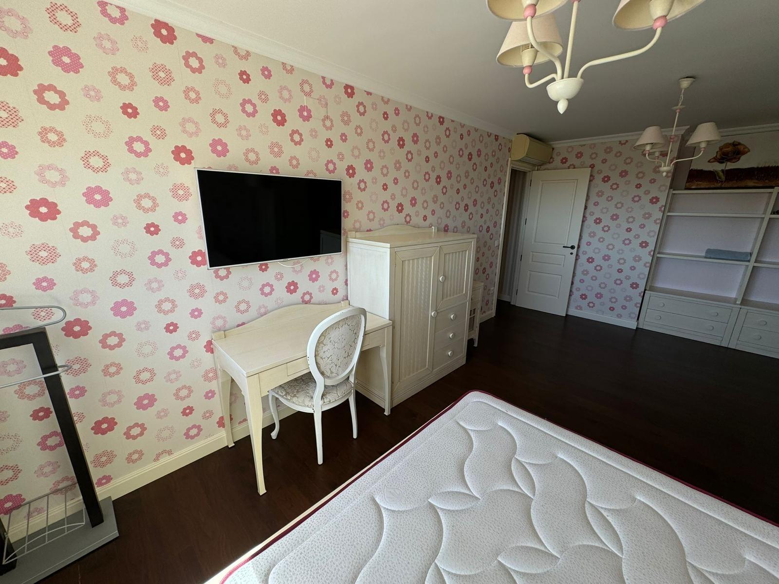 Master bedroom in villa for sale in Altea