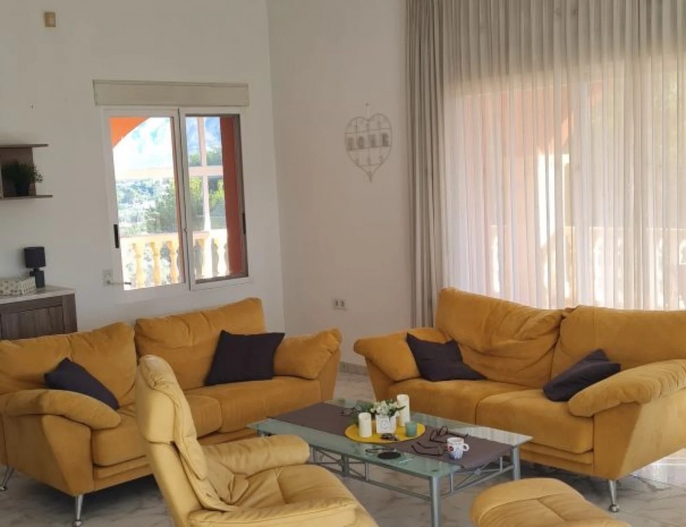Dining area in villa for sale in Alfas del Pi