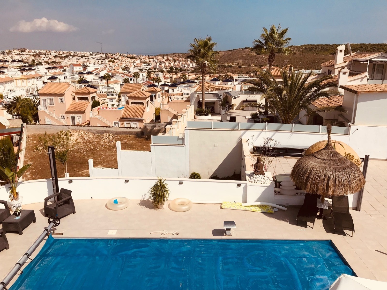 Dining area in villa for sale in Rojales