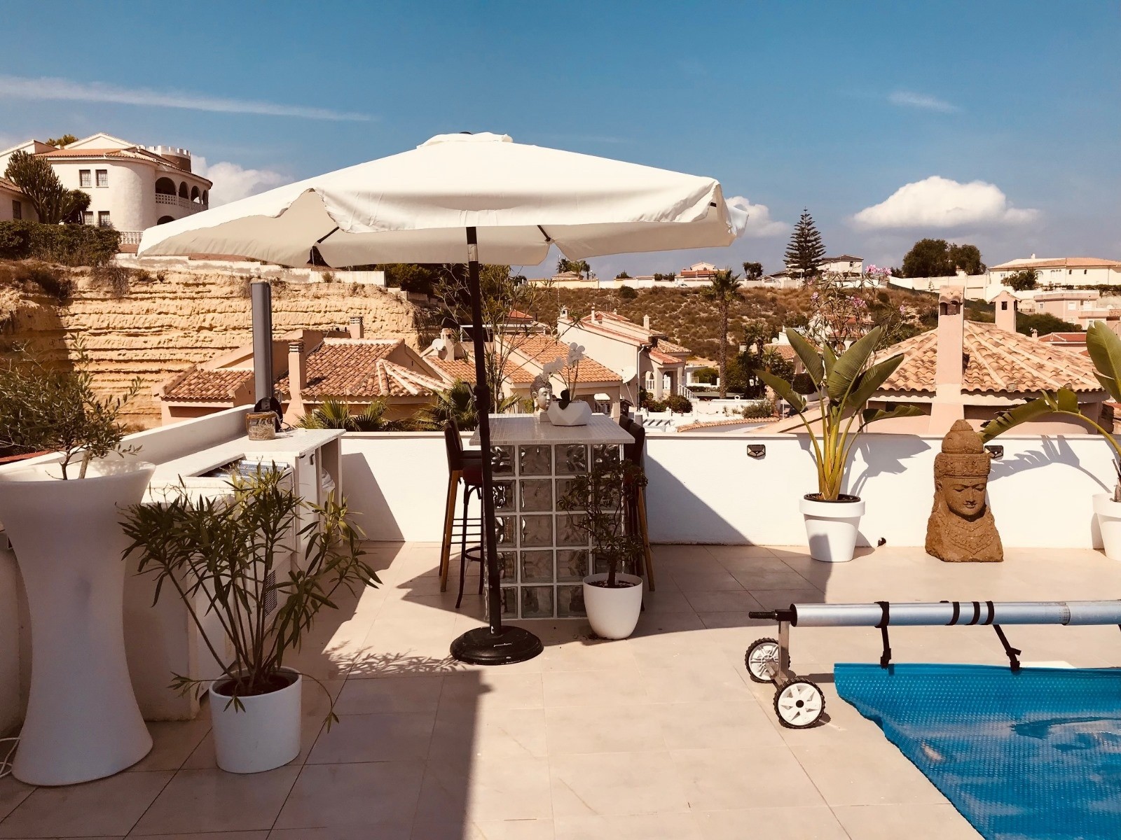 Bedroom in villa for sale in Rojales