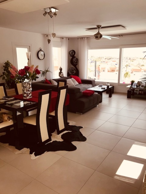 Dining area in villa for sale in Rojales